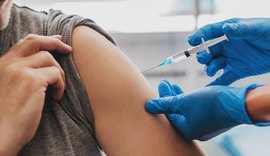 Vacinação em dia contra gripe e Covid reduz risco de infarto e AVC em até 40%