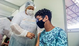 Arapiraca inicia vacinação de adolescentes de 13 anos contra a covid-19