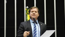 Marx Beltrão se mobiliza para derrubar veto de Bolsonaro a distribuição de absorventes
