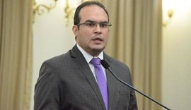 Durante evento, Davi Maia questiona Eduardo Leite sobre criação de estatais pelo PT