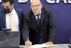 Vereador Raimundo Medeiros (PTC) toma posse no plenário da casa