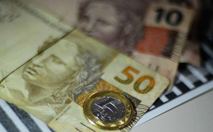 Caixa paga Auxílio Brasil a cadastrados com NIS final 7 nesta quinta (25)