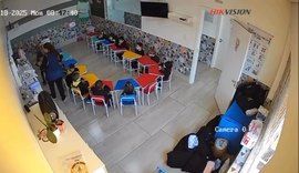 VÍDEO: professora é investigada após agredir aluno de 4 anos com pilha de livros em Caxias do Sul
