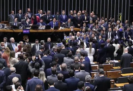 Deputados aprovam urgência para votação da anistia dos atos de 8 de janeiro