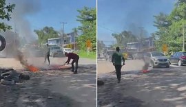 Familiares de homem preso por estupro à própria filha protestam por sua inocência em Maceió