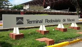 Vídeo: Após levar 5 tiros, homem pede socorro dentro do terminal rodoviário de Maceió