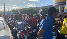 Juíza flagra distribuição de combustível em carreata de Rui Palmeira e dos Albuquerque