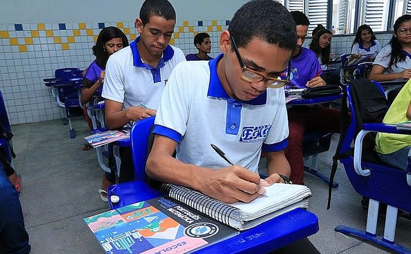 Mesmo com decisão do TJ, Renan Filho afirma que aulas presenciais não serão retomadas