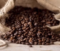 Mercado do café segue volátil diante de tarifaço dos EUA e fluxo logístico do grão preocupa