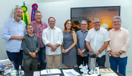 Um pé em cada canoa: PT de Alagoas fecha aliança com Luciano Barbosa