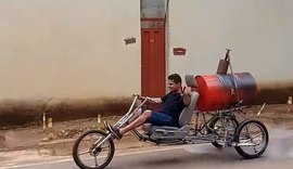 VÍDEO: Inventor brasileiro cria triciclo à lenha que chega a 50km/h e faz sucesso no Youtube