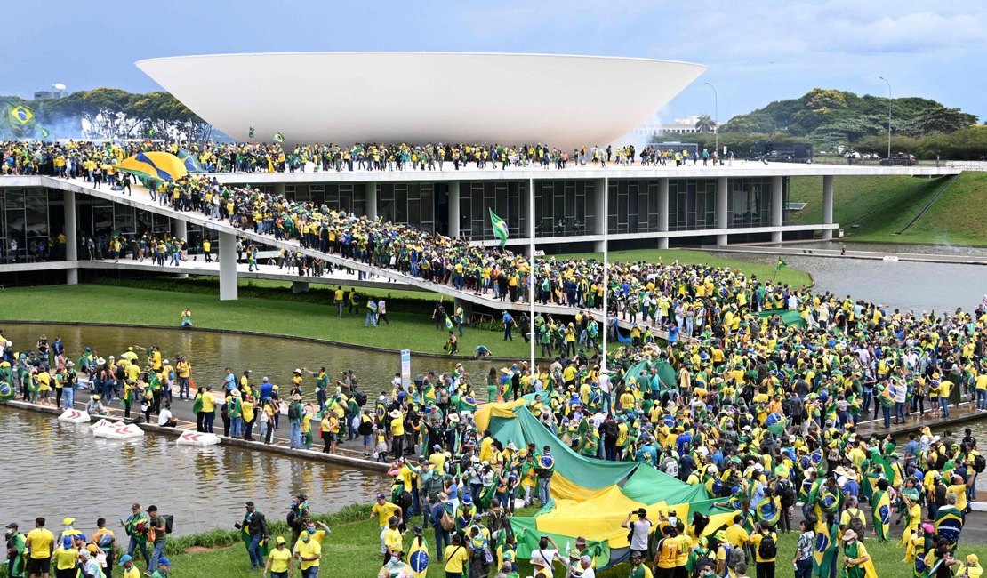 Anistia a golpistas é movimento nada sutil para evitar prisão e tentar reabilitar Jair Bolsonaro