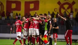 CRB bate Sampaio Corrêa e conquista a primeira vitória na Série B