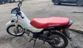 Adolescente é apreendido com moto roubada, arma e rádios em Arapiraca