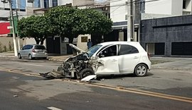 Câmeras de segurança registram colisão entre caminhão e carro na Pajuçara; assista