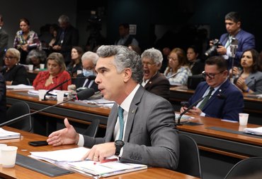 Rafael Brito defende a ampliação do Programa Pé de Meia em audiência com o MEC
