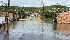 Rios transbordam e alagam ruas em Porto Calvo e São Luís após chuvas na região