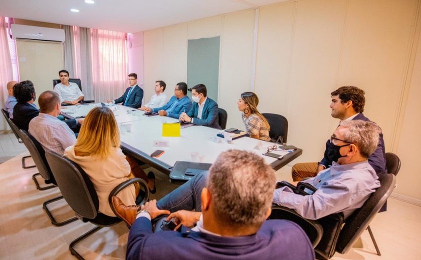 JHC debate turismo sustentável com Ministérios do Turismo e da Economia