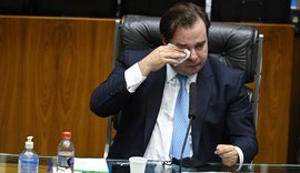 Maia: despedida emocionada e discurso político