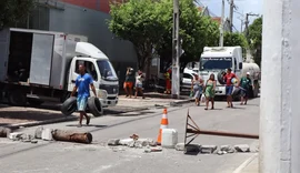 Maceió vive mais um dia de caos: JHC 'ignora' protestos e faz sorteio
