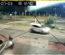 Vídeo: cavalo é atingido por carro e arremessado na Avenida Josefa de Melo