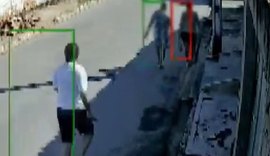 Vídeo: Homem esfaqueia vizinha e diz que a atacou por ser zombado, no interior de AL