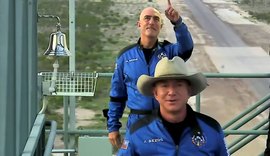 Jeff Bezos, homem mais rico do mundo, decola em viagem espacial