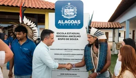 Dantas inaugura escola indígena e moderno complexo esportivo em Inhapi