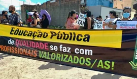 Trabalhadores da educação bloqueiam BR-104, em Rio Largo; veja vídeo