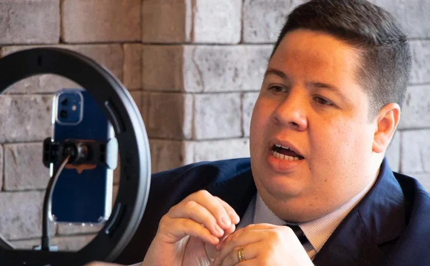 Secretário de comunicação Ítalo Ghilardi recebe título por assiduidade à frente da pasta
