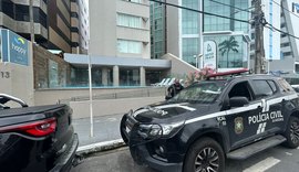 Foragido da Justiça é preso em hotel na Pajuçara após denúncia de funcionária