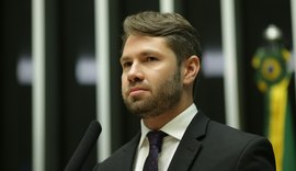 Pedro Vilela quer prioridade para profissionais da saúde na vacinação