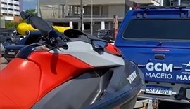 Fiscalização retira Jet Skis irregulares da orla de Maceió