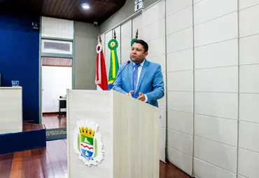 Vereador propõe semáforo inteligente e uso educativo das multas