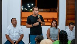 Alunos do EJA de Murici são contemplados com kits escolares durante evento comandado por prefeito Remi