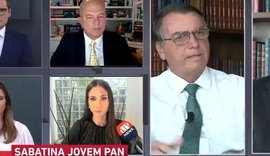 Bolsonaro volta a atacar jornalistas: ''Seu marido vota em mim''