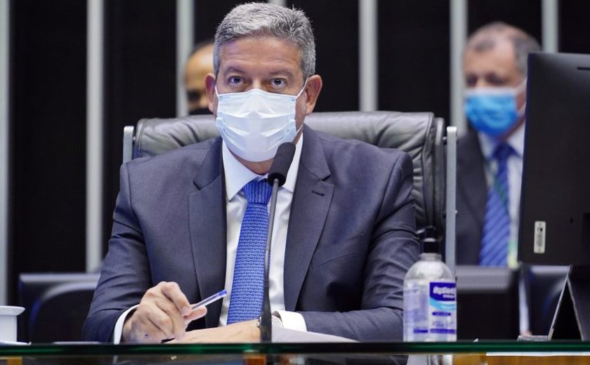 Privatização dos Correios deve sair no meio do ano, diz Lira