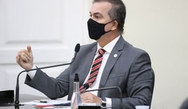“O único risco do servidor é ganhar”, diz deputado sobre mudança nos 14%