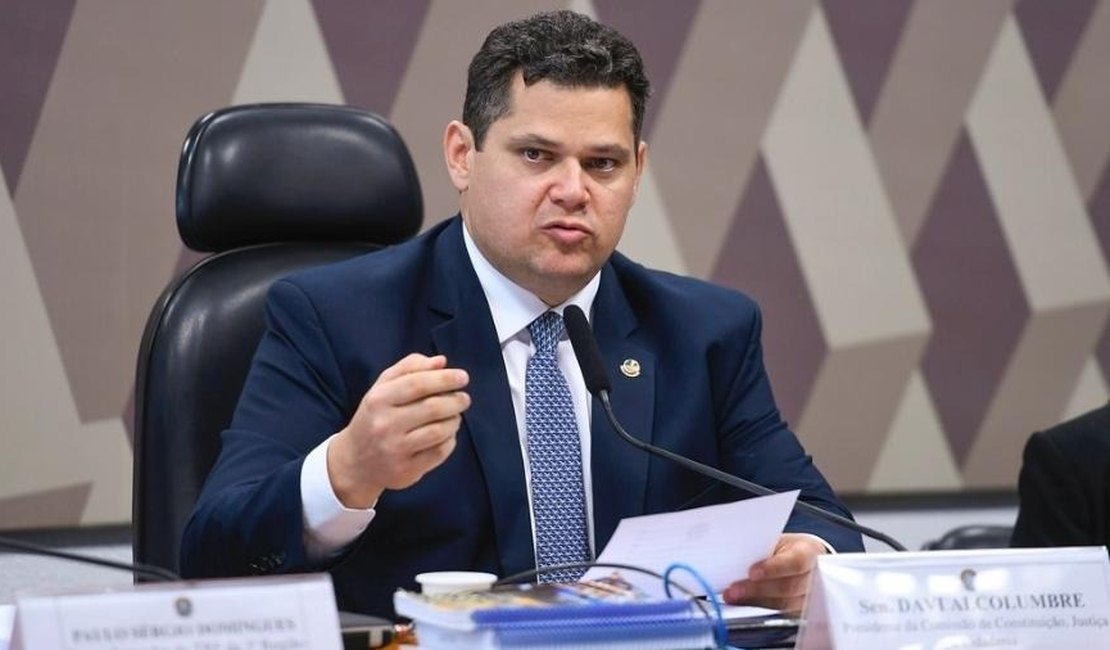 PEC não reduzirá mandato do senador Renan nem impedirá reeleição de ‘Renan Filho governador’