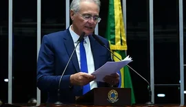 Renan quer votar isenção do IR na próxima semana e amplia compensações