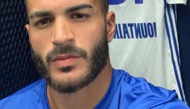 Jogador alagoano morre nos EUA após carro invadir casa onde ele morava