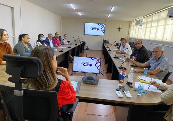 CONECOOP debate  Feira do Cooperativismo  promovida pela Unicafes/AL