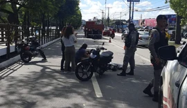 Motociclista morre após ser atropelada por caminhão na Avenida Fernandes Lima, em Maceió