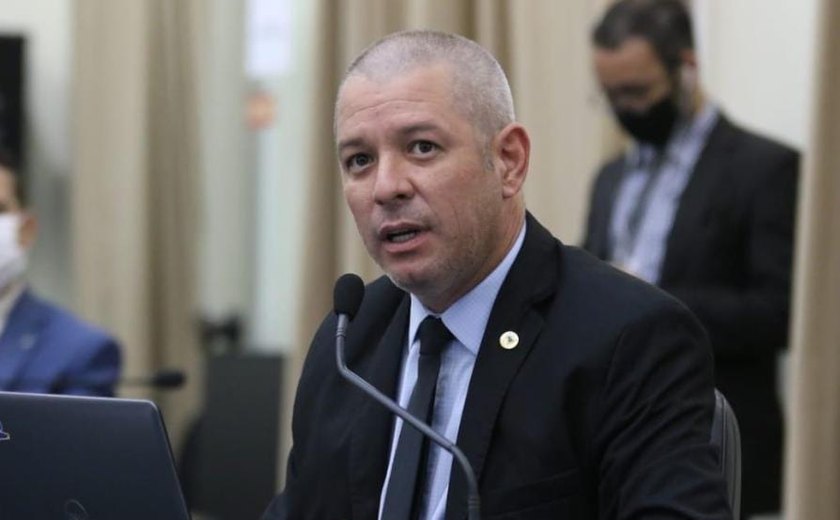 Cabo Bebeto critica medidas restritivas adotadas por Renan Filho