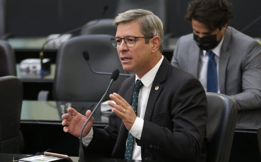Deputado cobra Estado e pede que candidatos de concursos cancelados persistam
