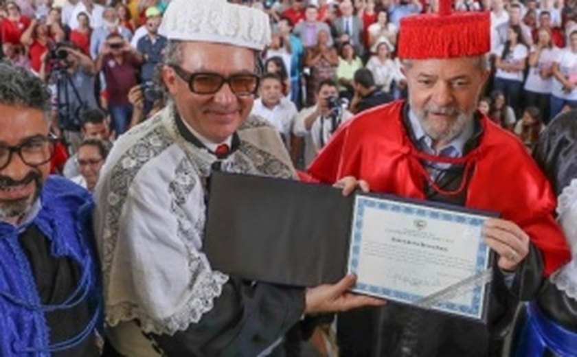 Ex-presidente Lula é doutor de novo em Alagoas