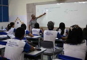 Salário-base de professores de AL pode ter aumento de até 50%