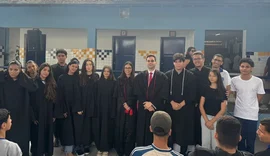 MP de Alagoas leva júri simulado sobre feminicídio a escola de Santana do Ipanema para conscientizar jovens