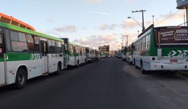 Funcionários da empresa Veleiro fazem paralisação e ônibus ficam sem circular