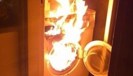 Máquina de lavar roupas pega fogo em residência no município de Penedo